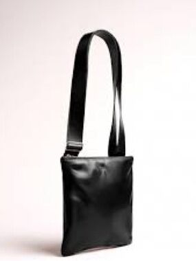 M0851, leather messenger bag!